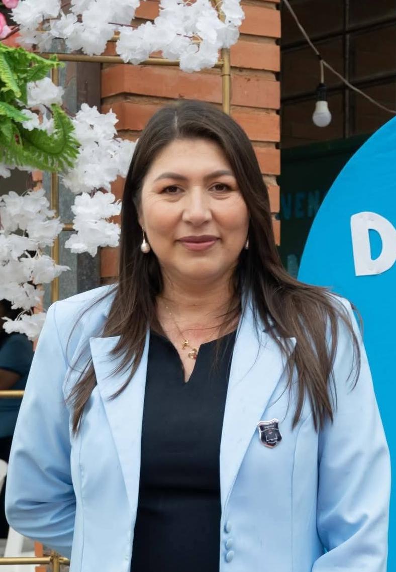 Prof. Lic. Perla Escobar Martínez - Directora de la Institución